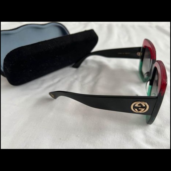 Gucci, Red and Green Sunglasses - Picture 2 of 4